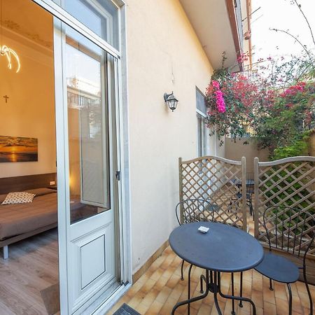B&B Ambitious Catania Bagian luar foto