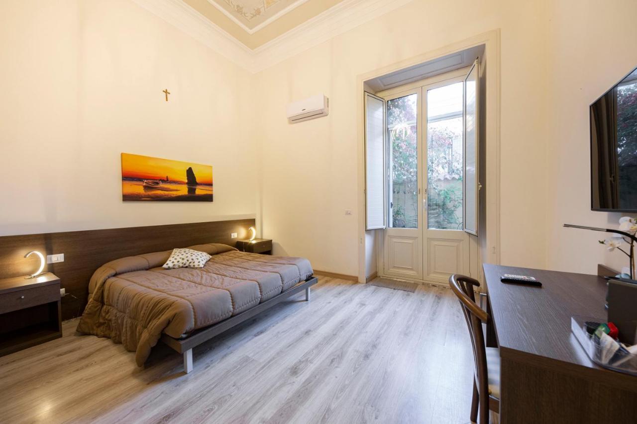 B&B Ambitious Catania Bagian luar foto