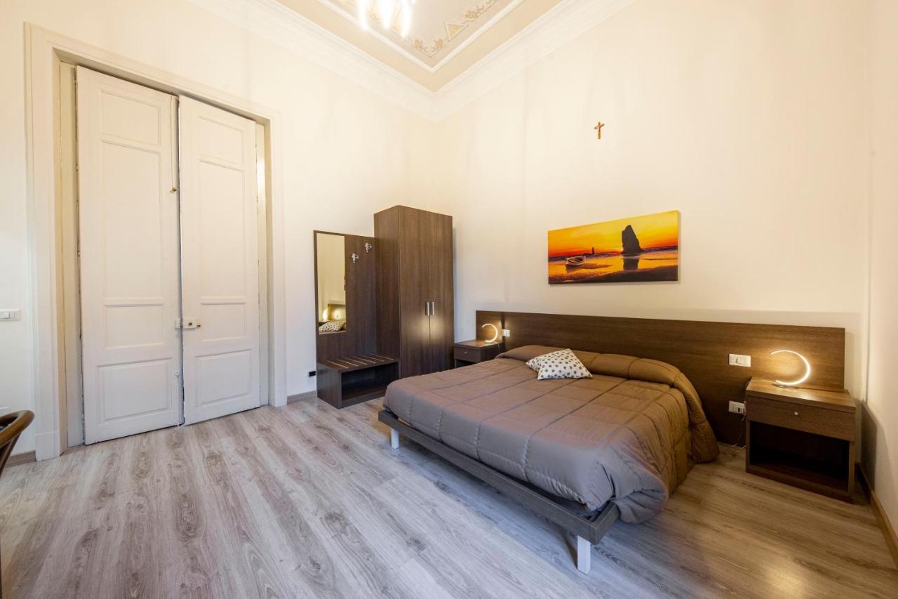 B&B Ambitious Catania Bagian luar foto