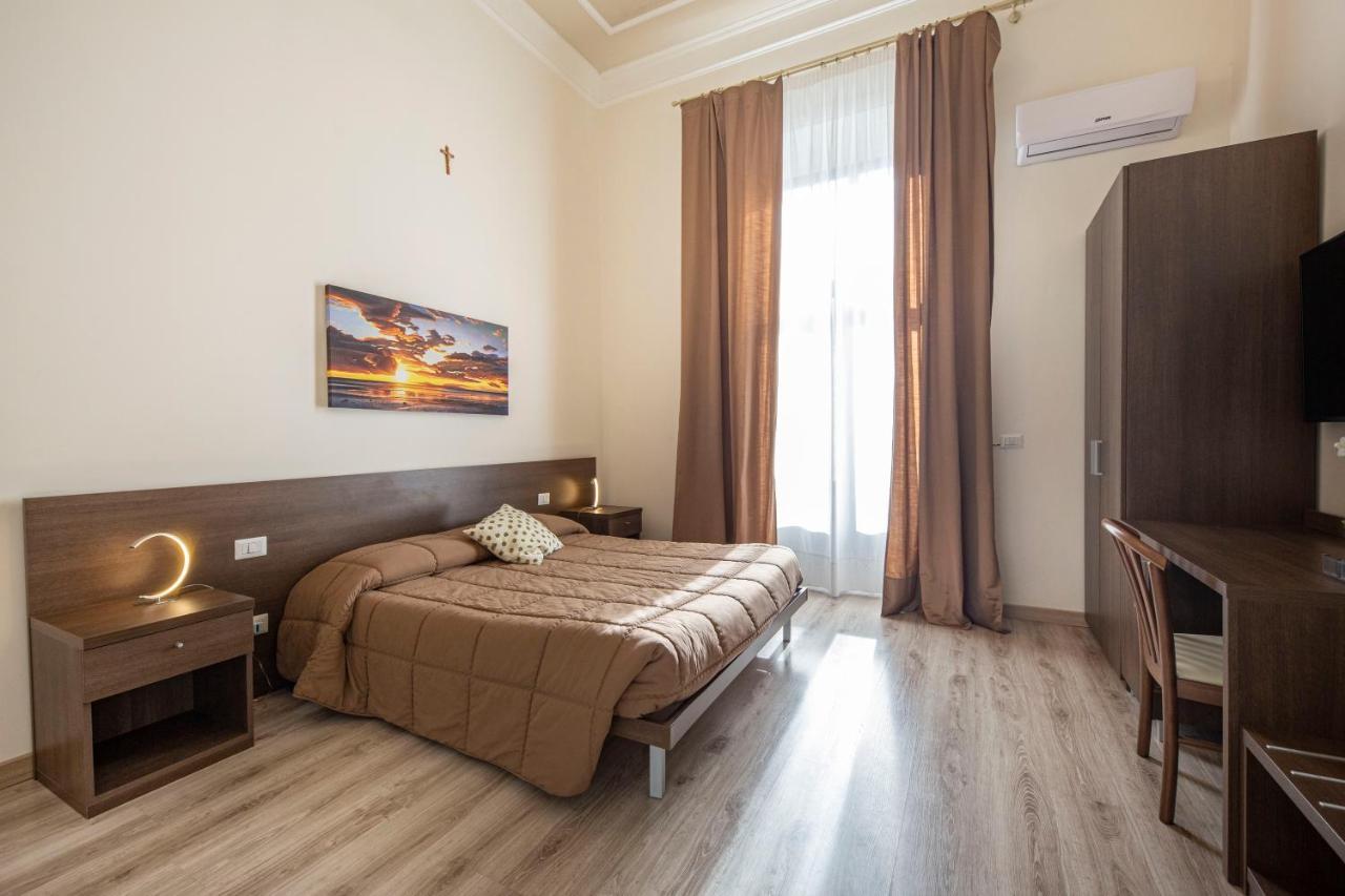 B&B Ambitious Catania Bagian luar foto